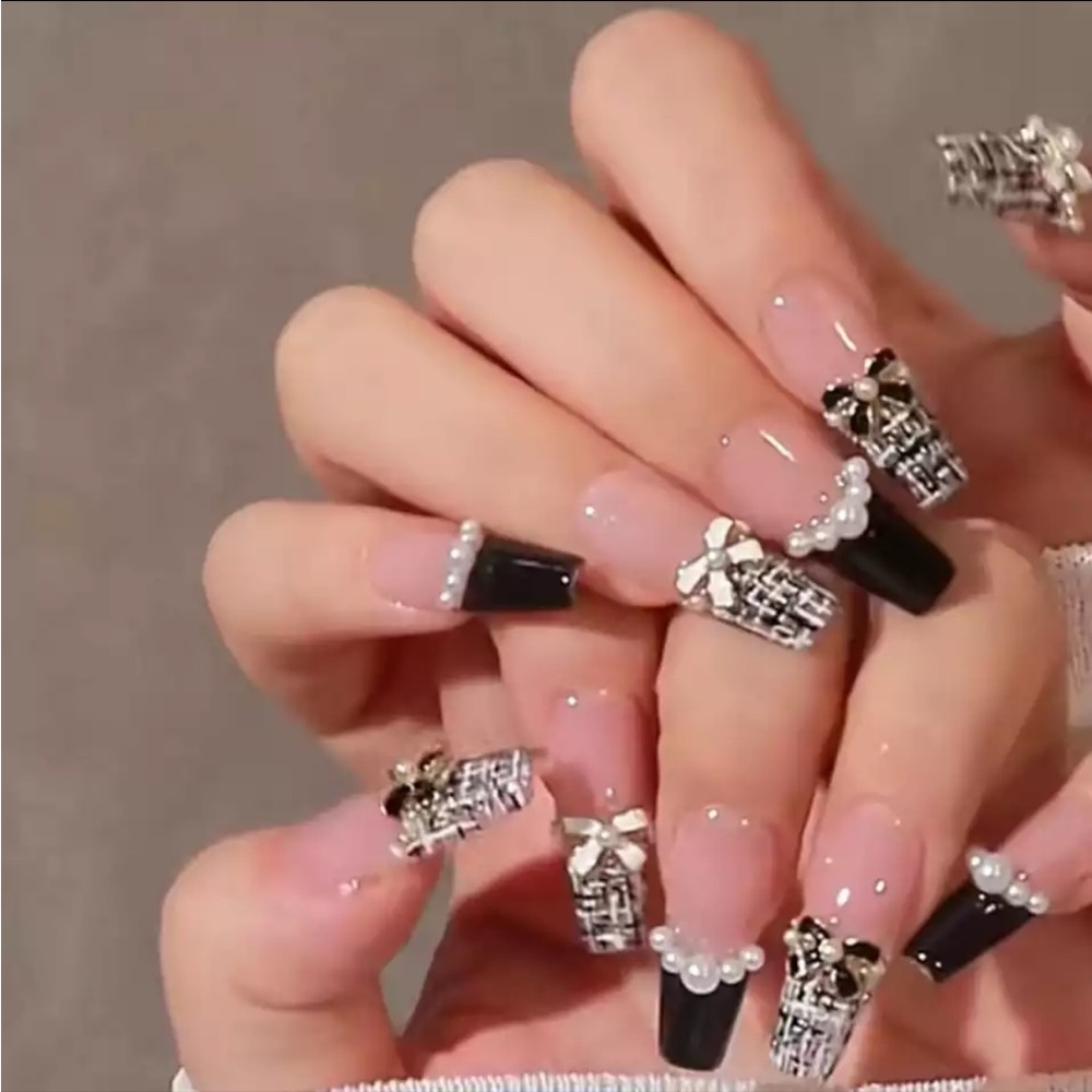 FRENCH STYLE NAILS